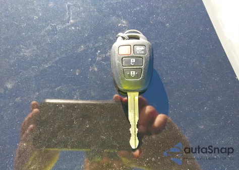 2014 Toyota Corolla Le Plus z USA, uszkodzony, nr VIN 2T1BURHEXEC089042